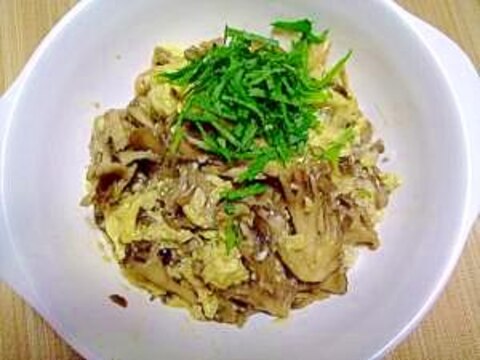 簡単♪美味しい♪　舞茸卵丼